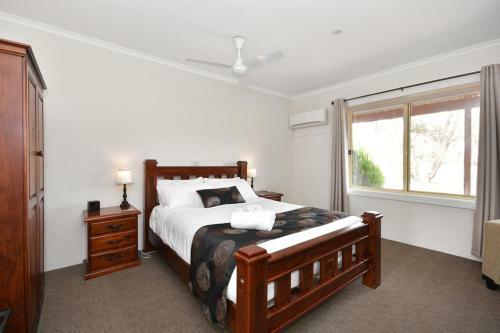 Inglewood Motel And Caravan Park Victoria