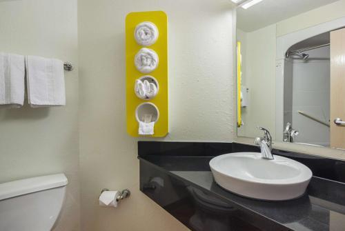Hotel Motel 6 - Toronto East - Whitby