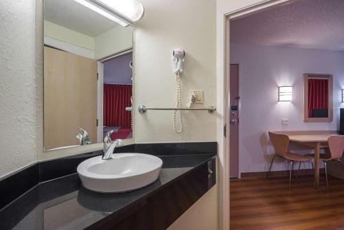 Hotel Motel 6 - Toronto East - Whitby