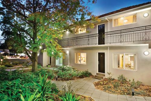 Aparthotel The Buckingham Serviced Apartment