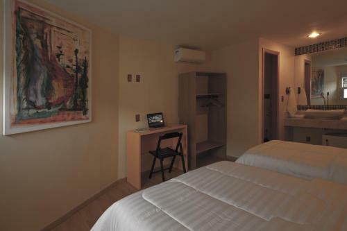 Hostal Porto Charitas Sailing Guest House
