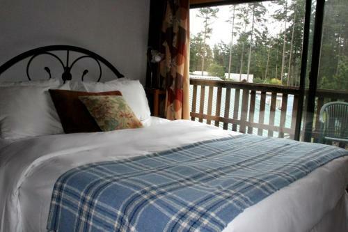 The Surf Lodge And Pub