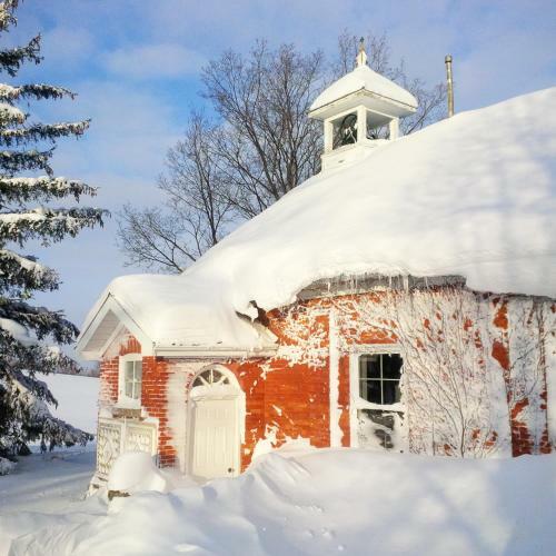 Picturesque School House Retreat