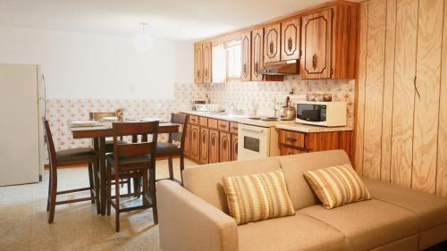 Hostal Comfort Yorkdale Residence