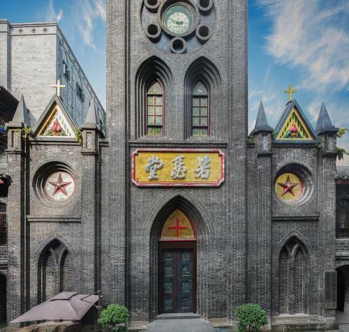 Old Time Lily Hotel