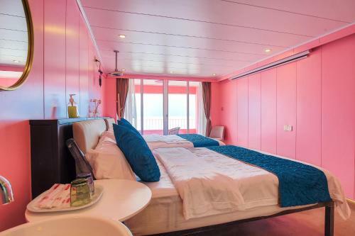 Wind & Moon Holiday Home