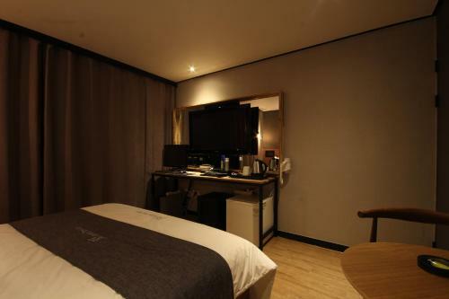 Hotel The May