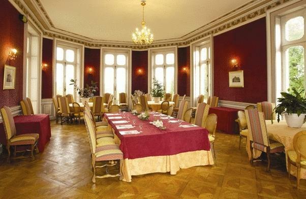 Hotel Chateau De L Aubriere