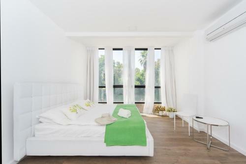 Sea N' Rent Hayarkon Sunny Beach Apartments