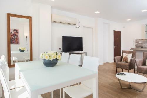 Sea N' Rent Hayarkon Sunny Beach Apartments