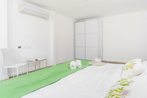 Sea N' Rent Hayarkon Sunny Beach Apartments