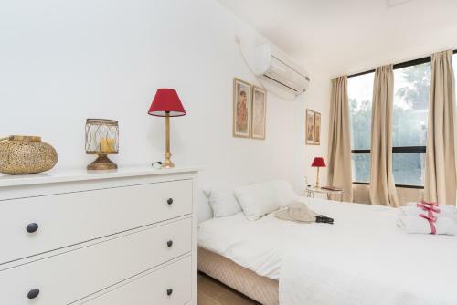 Sea N' Rent Hayarkon Sunny Beach Apartments