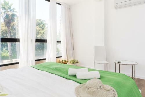 Sea N' Rent Hayarkon Sunny Beach Apartments