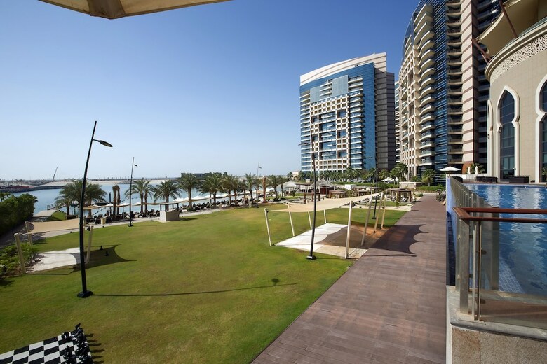 Bab Al Qasr Hotel