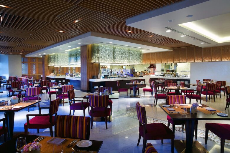 Bab Al Qasr Hotel