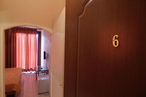 Hotel Varonos