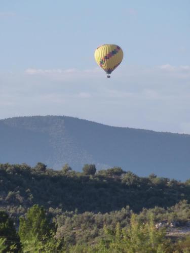 Verde Valley Lawn Cottage 12