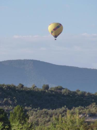 Verde Valley Canyon View Cottage 5