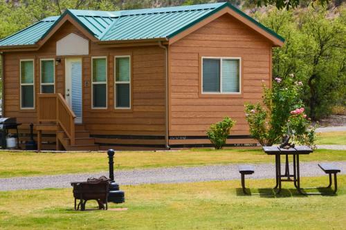 Verde Valley Lawn Cottage 11