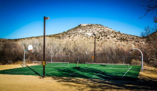 Verde Valley Lawn Cottage 11