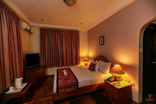 Hotel Mahogany Lodge