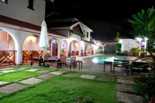 Hotel Mahogany Lodge
