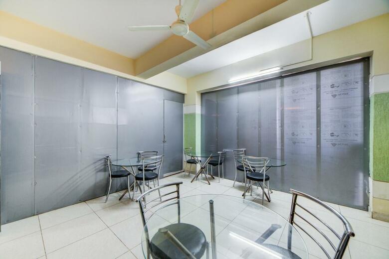 Hostal Oyo 6749 The Royal Nest