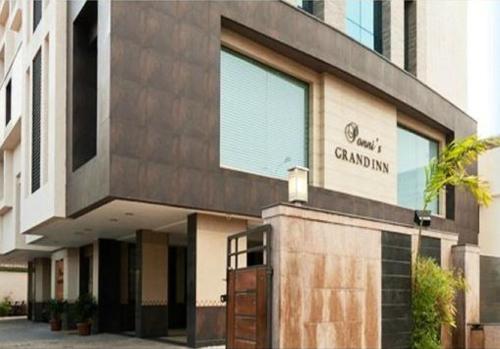 Posada Ponnis Grand Inn