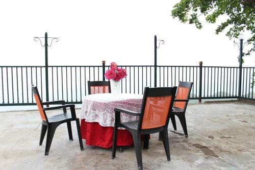Hotel Jharipani Castle Resort