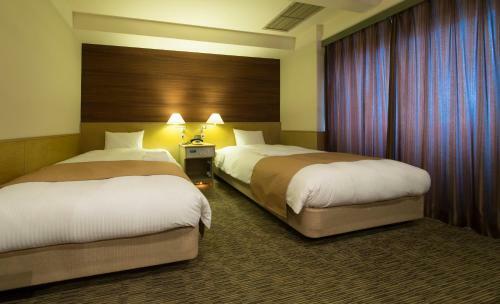 Minamisenri Crystal Hotel