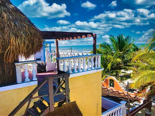 Casa Maya Lodge, Robinson Crusoe Life