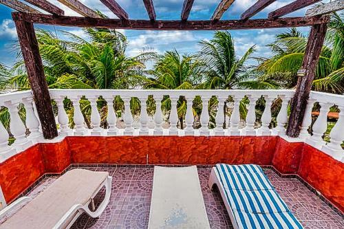 Casa Maya Lodge, Robinson Crusoe Life