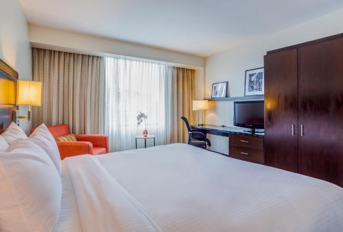 Hotel Courtyard By Marriott Panama At Metromall Mall