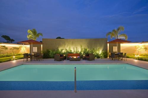 Hotel Courtyard By Marriott Panama At Metromall Mall