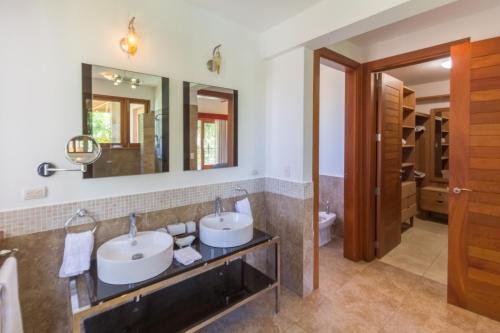 Luxury Villas At Sea Horse Ranch