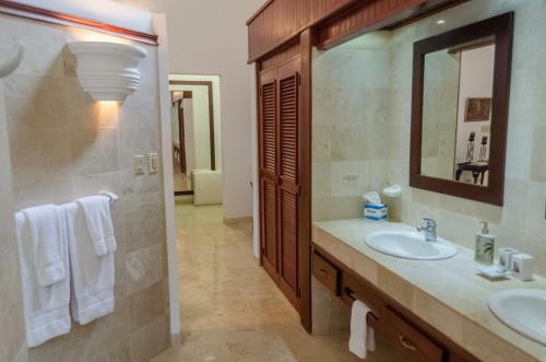 Luxury Villas At Sea Horse Ranch