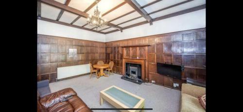 Victorian 1 Bedroom Apartment - Aigburth