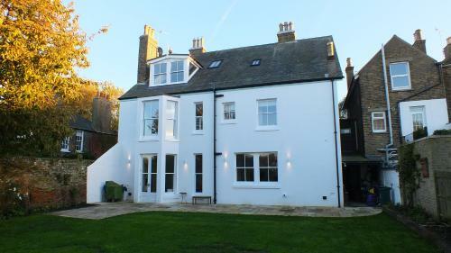 Bear's Well Bed & Breakfast