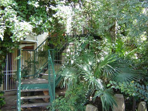 Hostal Ladybrand Guest House
