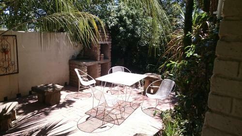 Hostal Ladybrand Guest House