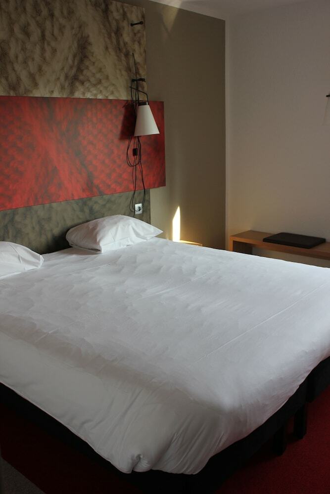 Hotel Ibis Mons Centre Gare
