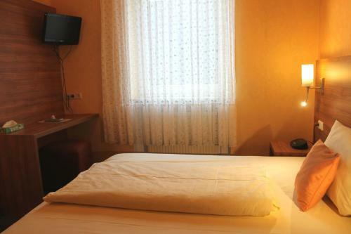 Hostal Weinstube Zur Lindenau