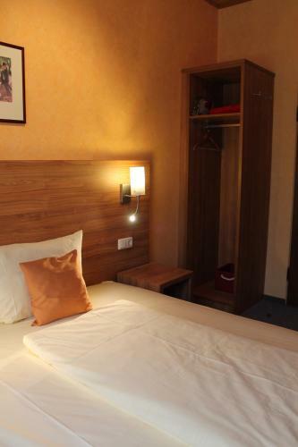 Hostal Weinstube Zur Lindenau