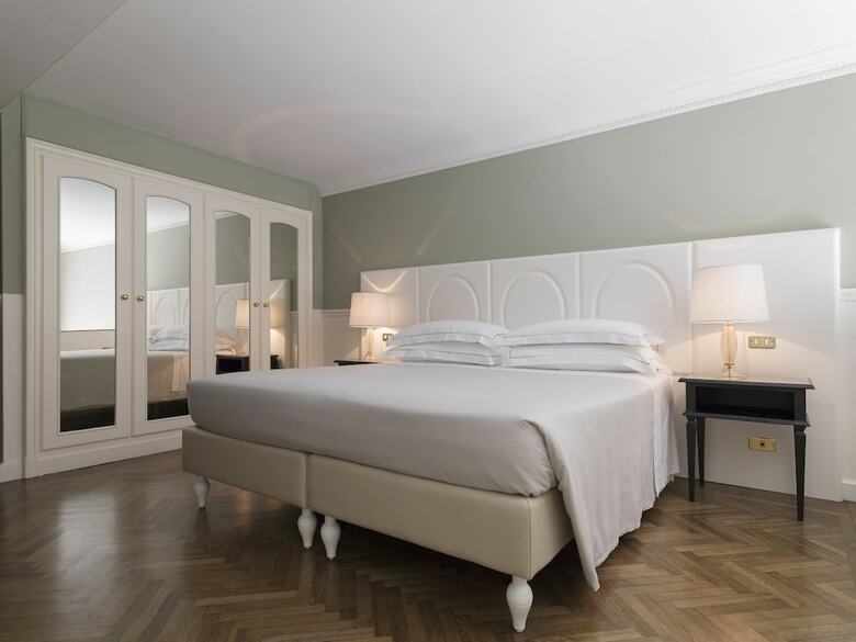 Plaza Hotel Lucchesi