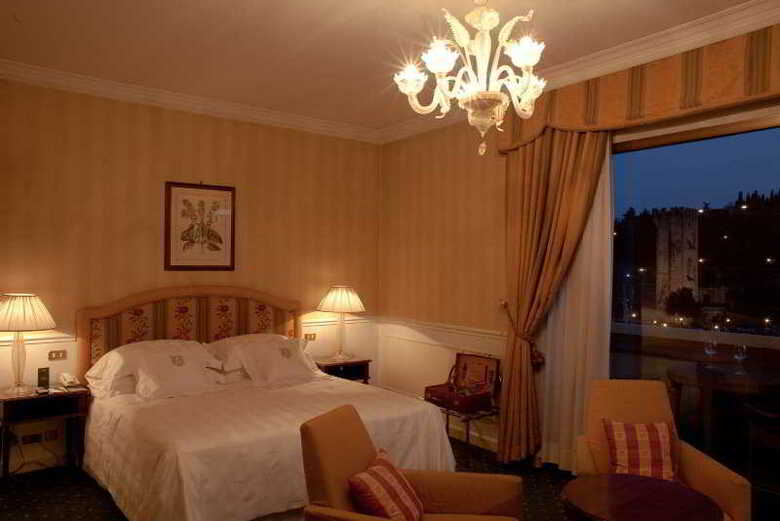 Plaza Hotel Lucchesi