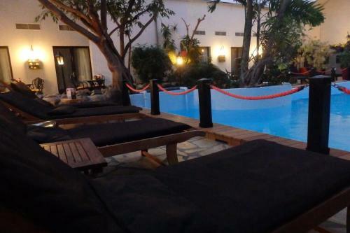 Tropical Hotel