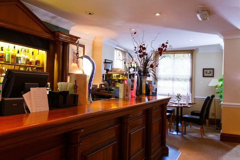 Brook Kingston Lodge Hotel