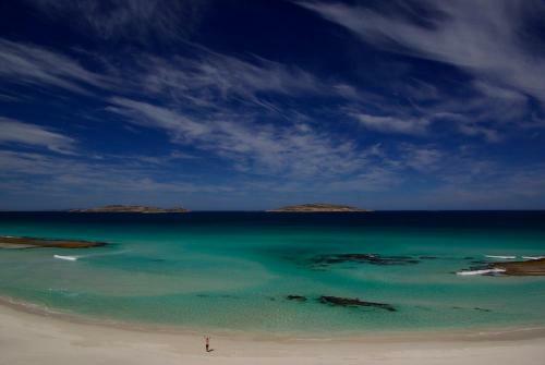 Hotel Esperance Beachfront Resort