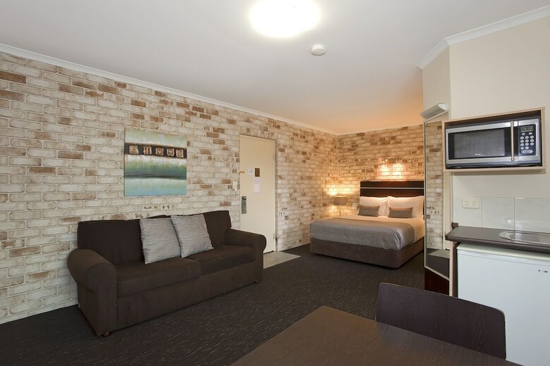 Highlander Motor Inn