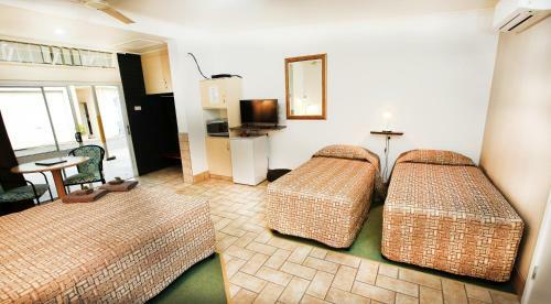 Central Motel Gin Gin